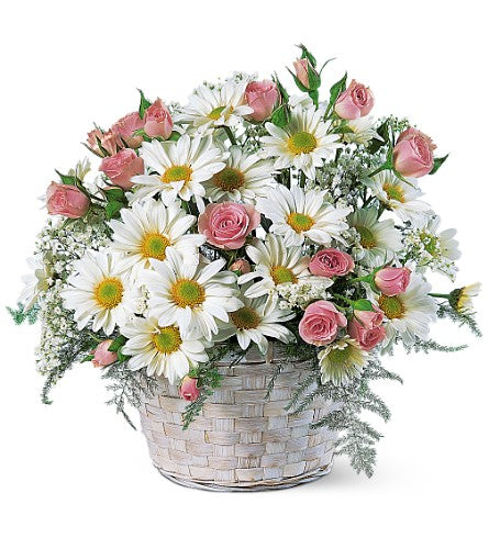 Cesta de bebé rosa y blanca