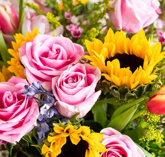 Hermosa y colorida mezcla de primavera: creada por nuestro diseñador